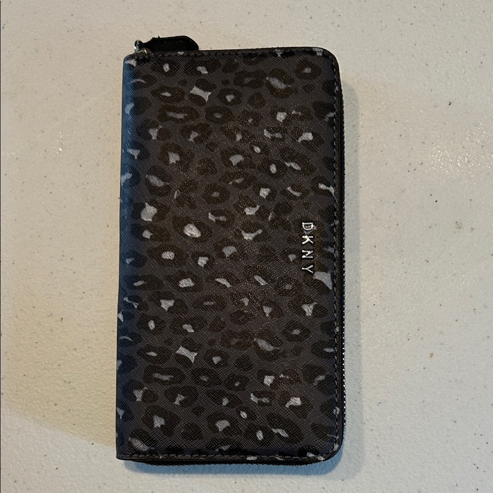 NWOT DKNY Black and Gray Leopard Print Wallet